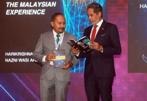 凯里:若证实有效 或引进中国康希诺吸入式冠病疫苗