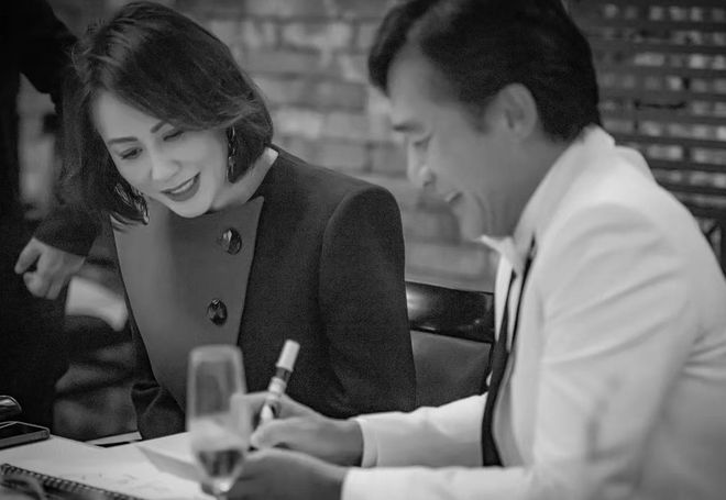 刘嘉玲晒与梁朝伟同框照 罕有流露爱的眼神