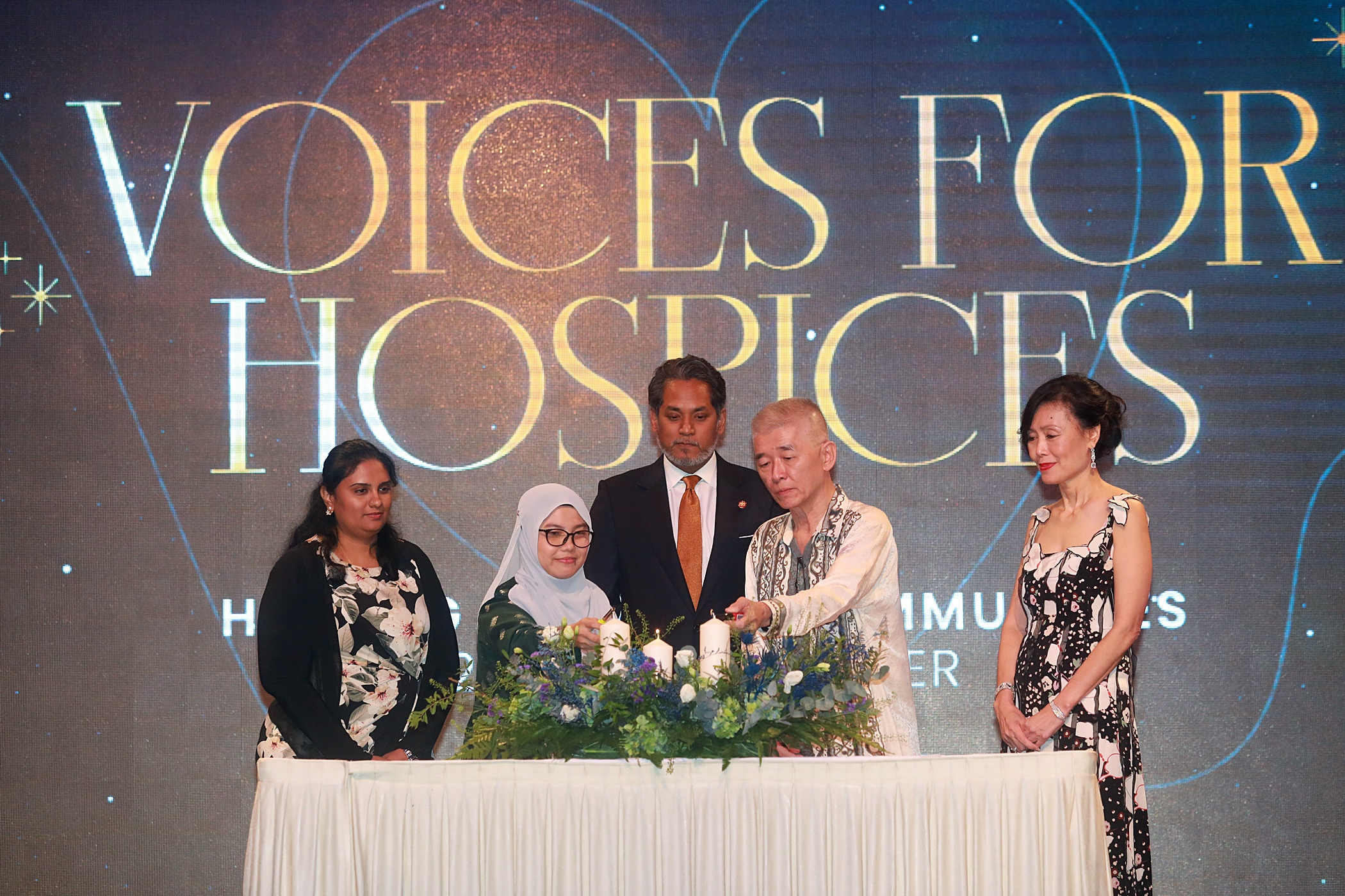 卫生部长凯里出席临终关怀晚宴