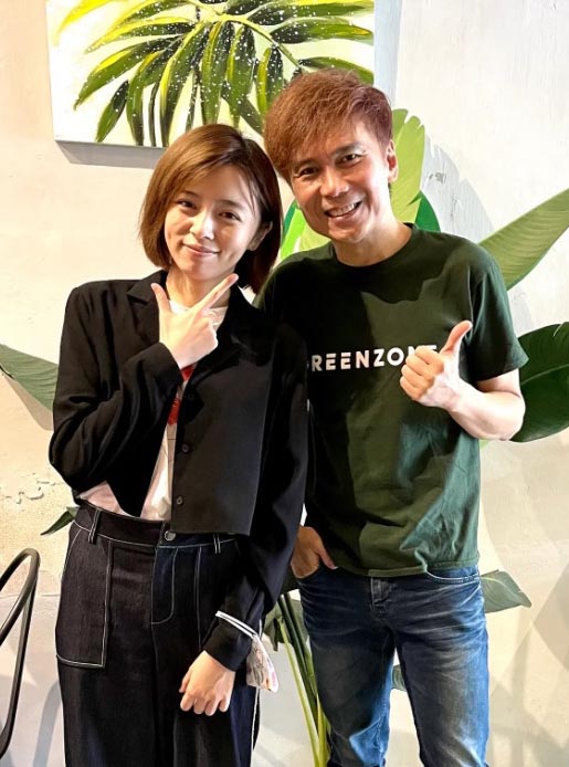 古晋陪艾成妈过生日  黄国伦寇乃馨心意满满  