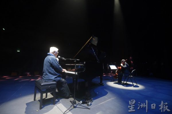 台湾民歌之父胡德夫／我用音乐，写歌说话