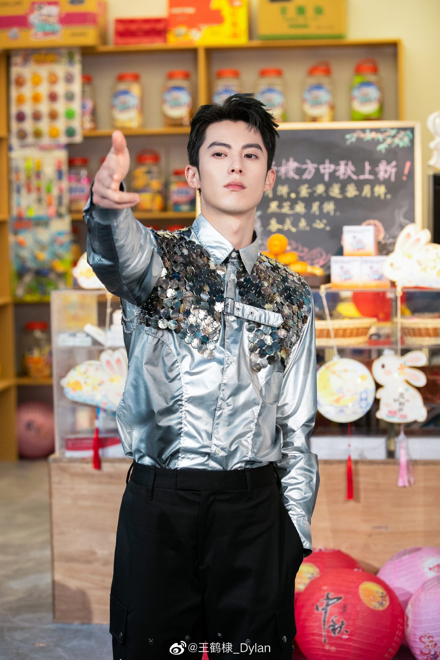 否认和王鹤棣抢番位 白鹿老板于正反击：太low