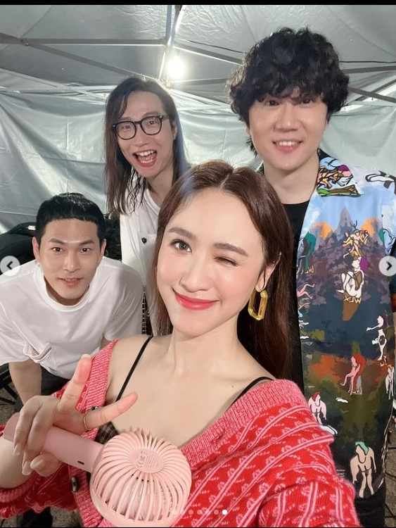 吴姗儒中空装晒6个月孕肚 网震惊:这合理吗?