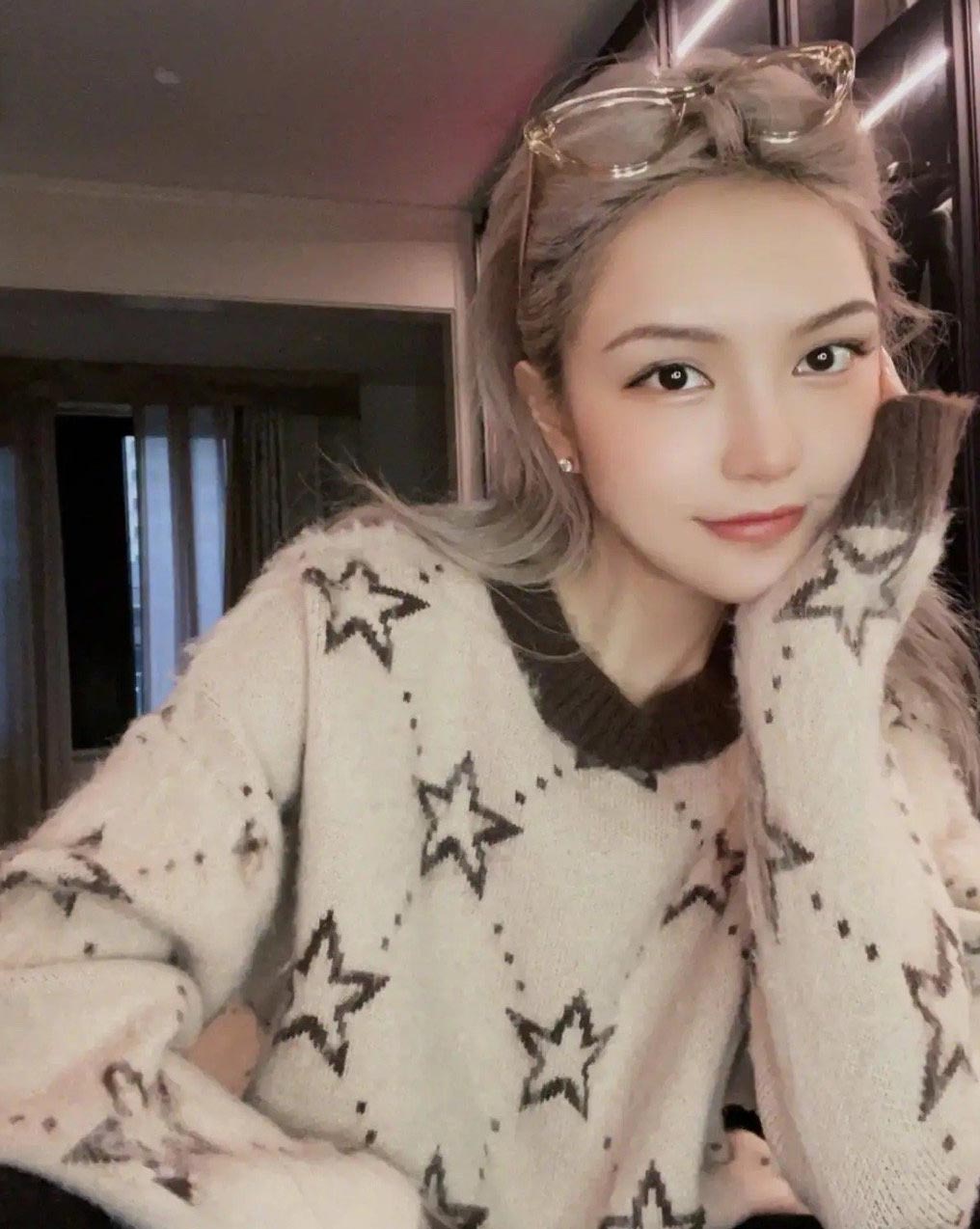 周扬青恋小10岁段星星实锤　 河边甜蜜接吻拥抱