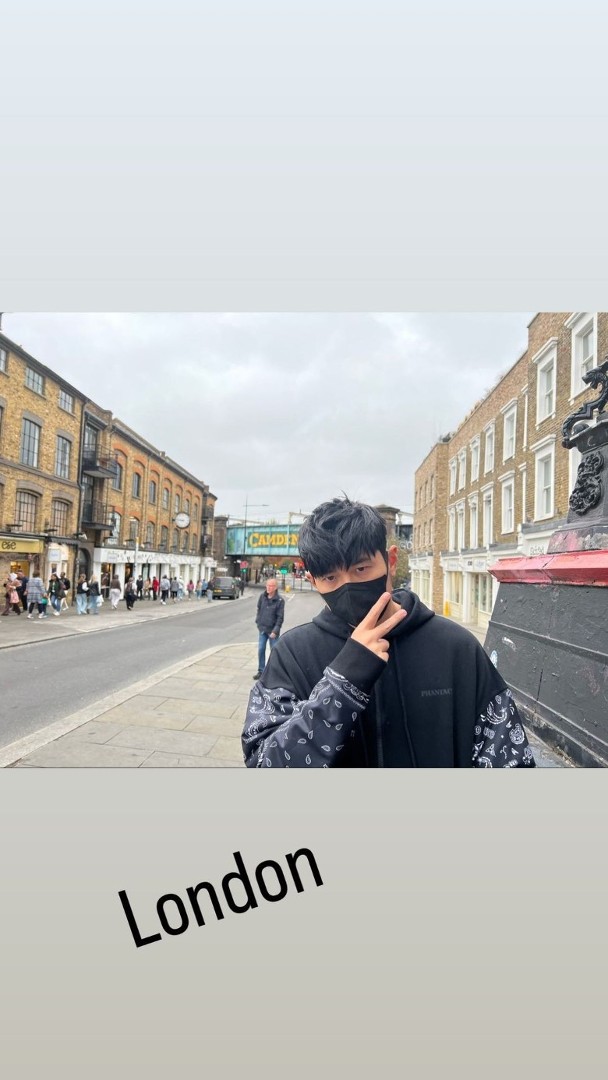 周杰伦携儿游英探问好介绍 粉丝跪求“伦敦演唱会呢”？	