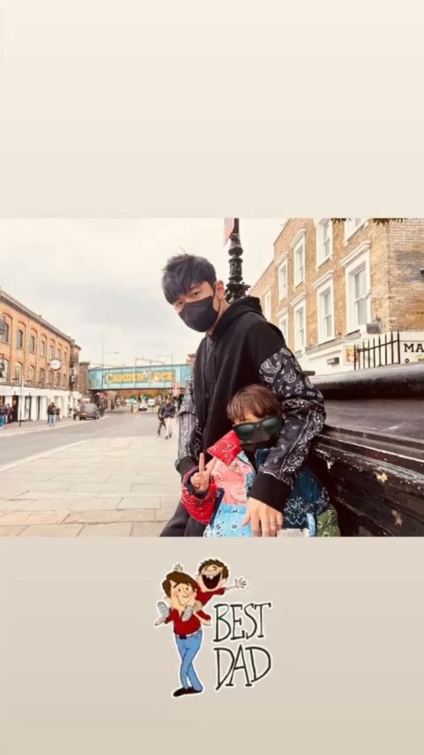 周杰伦携儿游英探问好介绍 粉丝跪求“伦敦演唱会呢”？	