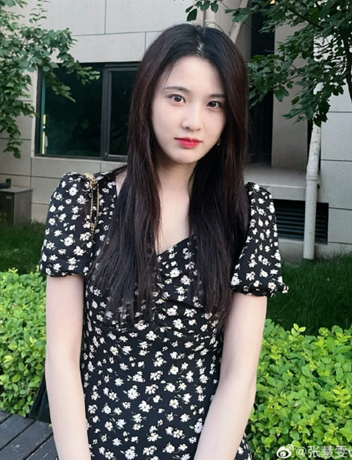 和张慧雯片场互相压腿 罗晋不避嫌无惧唐嫣吃醋