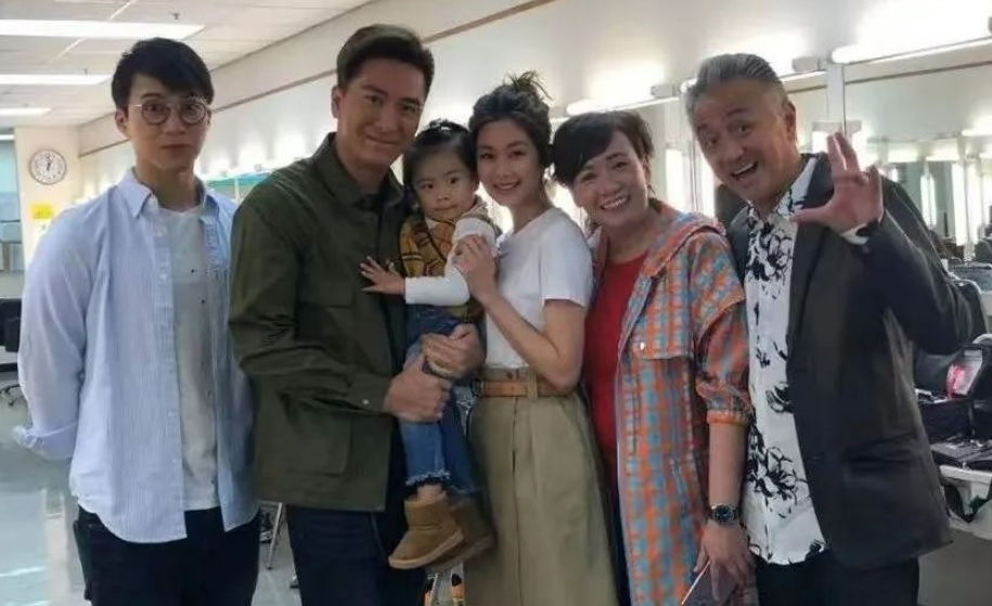 商天娥初出道泳装照出土  出水芙蓉惊艳全网