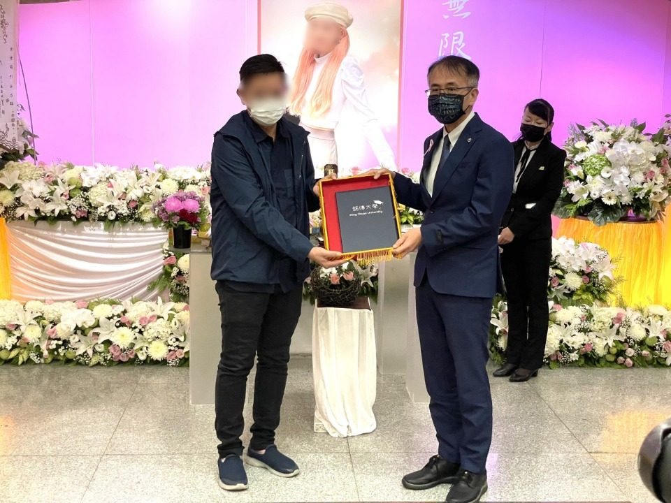 在台遇害少女蔡紫萱台北举办告别式·现场师长及好友唉戚