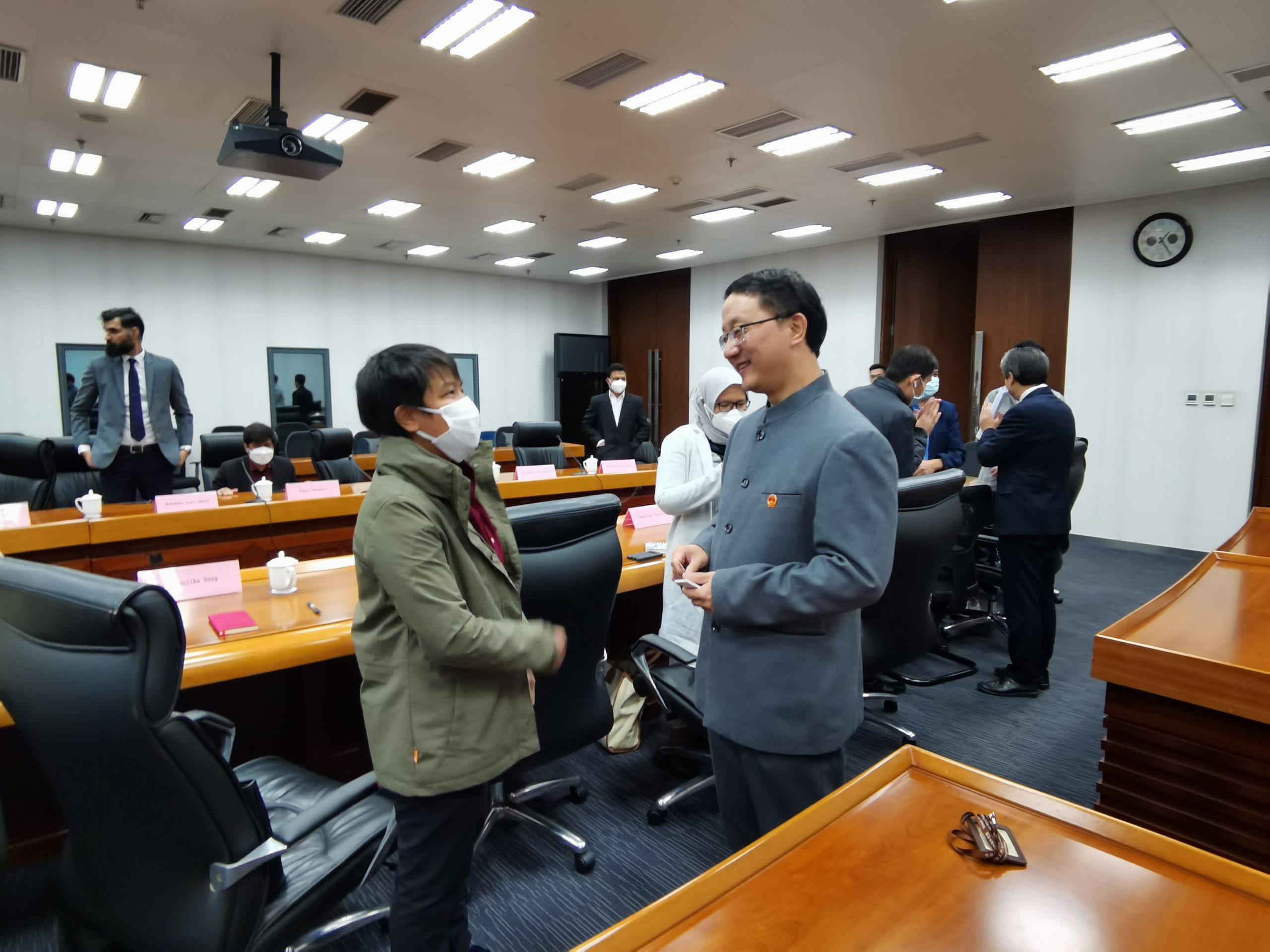 外交政策坚持“与邻为善”刘劲松 中“大盘稳稳挑战多多”