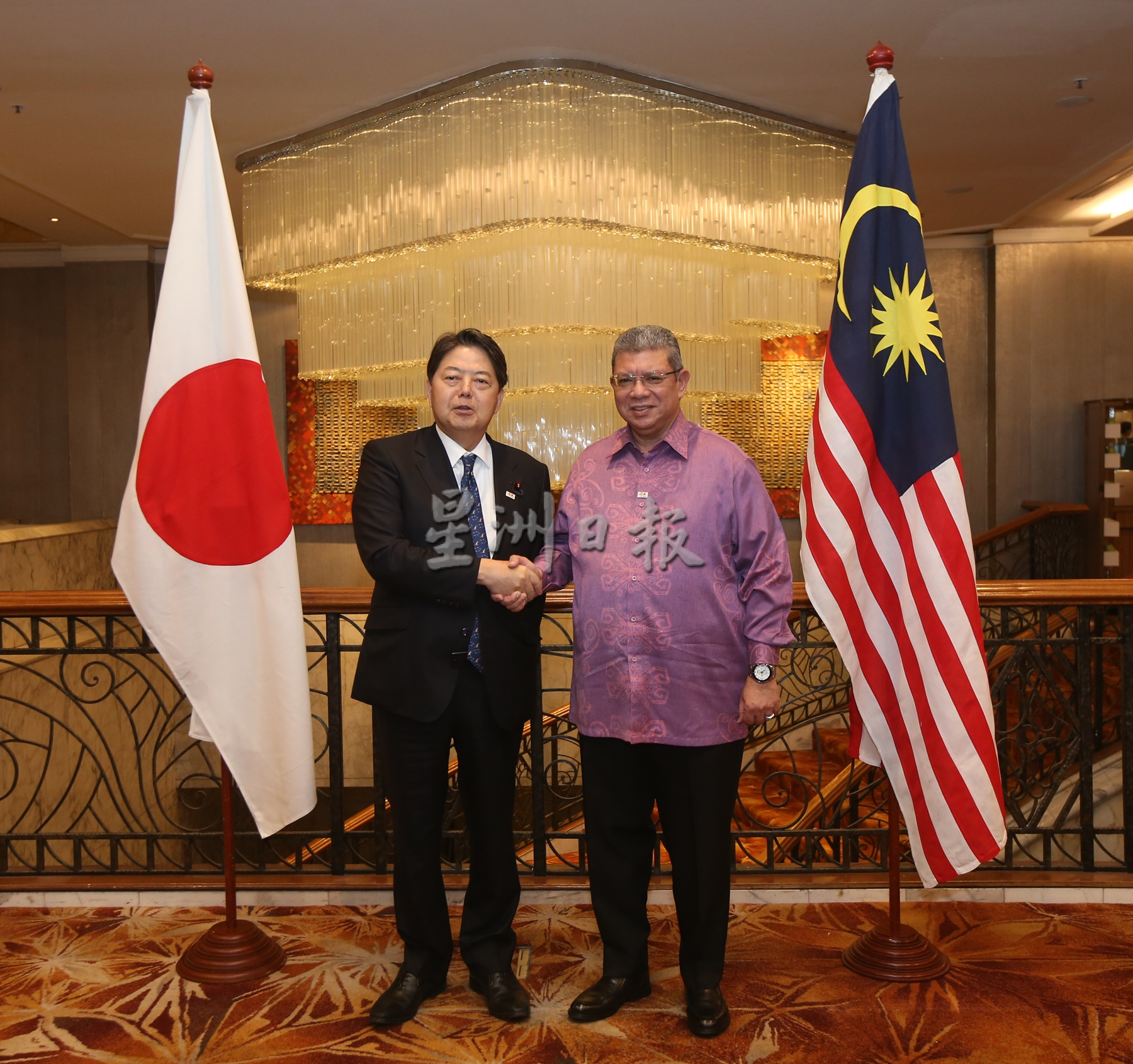 外交部长与日本外长会面