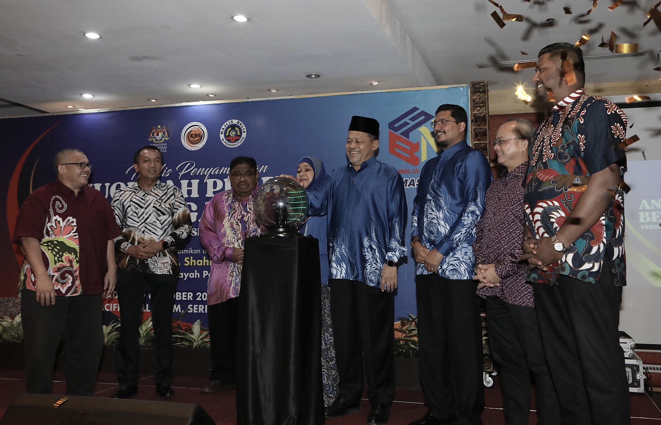 大都会-沙希淡出席吉隆坡级国家杰出青年奖典礼/2图