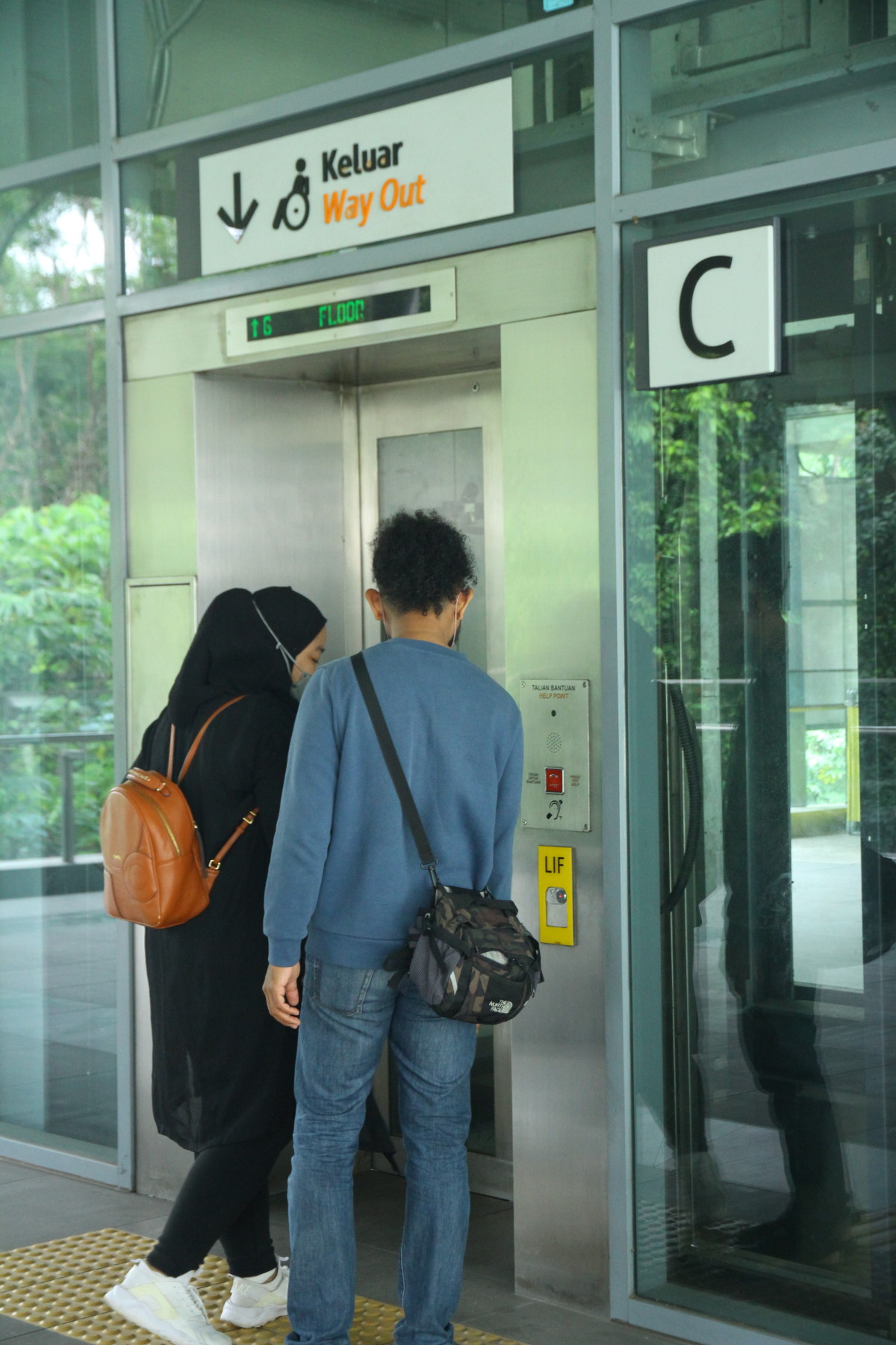 大都会/ 跟进运布城线甫通车4个月,甘榜士拉玛站(Kampung Selamat)有3个手扶梯失灵情况