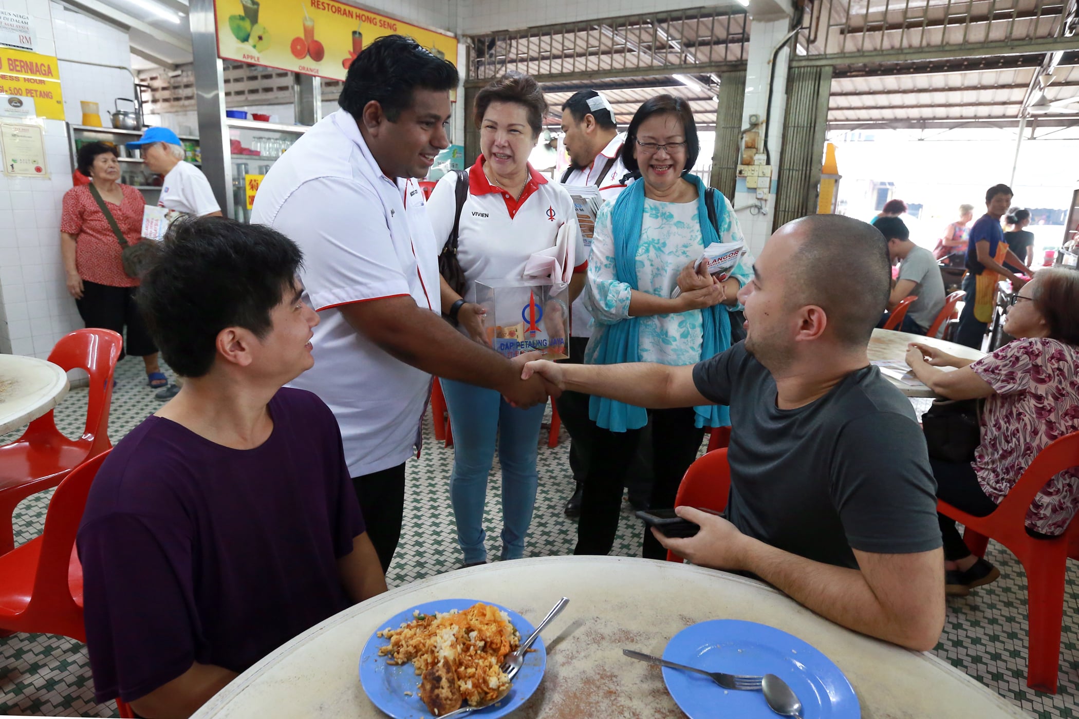 大都会/封面/州议员为国席候选人助选 11图