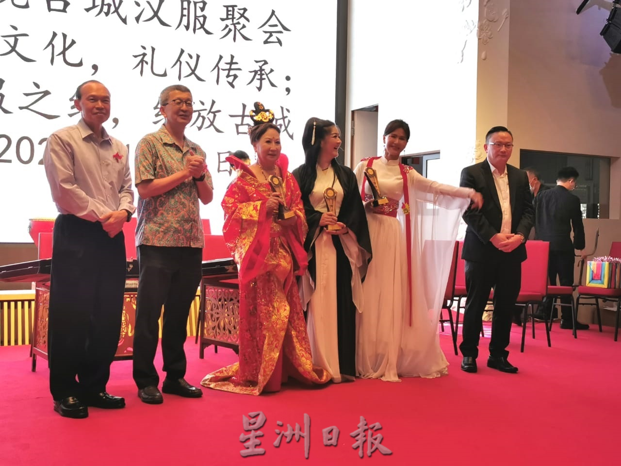 大都会：”仙境古城汉服之约、绽放古城“