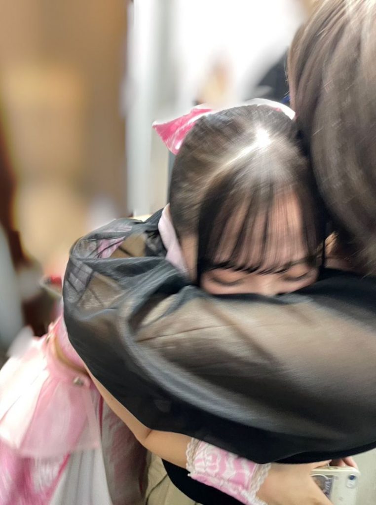 女偶像厕所受困1小时 获救泪崩：好可怕