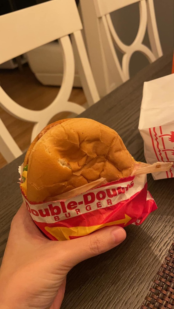 女歌手飞美禁食禁如厕口罩戴13小时 网批防疫过度