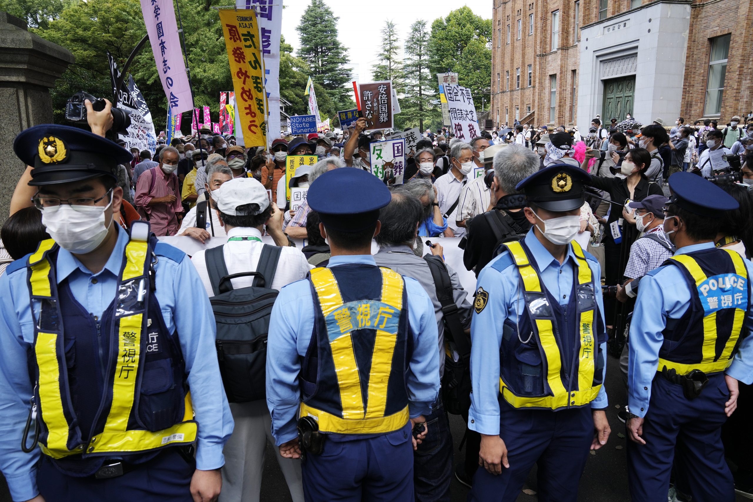 安倍晋三国葬后 现场警察一度丢失4把手枪
