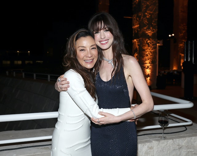 安妮希达薇晒同框杨紫琼 无滤镜曝岁月痕迹被嫌老