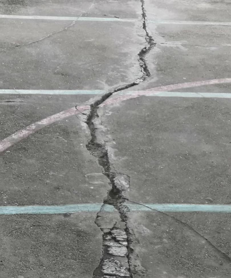 封底(大都会)吉胆岛华联小学筹建篮球场