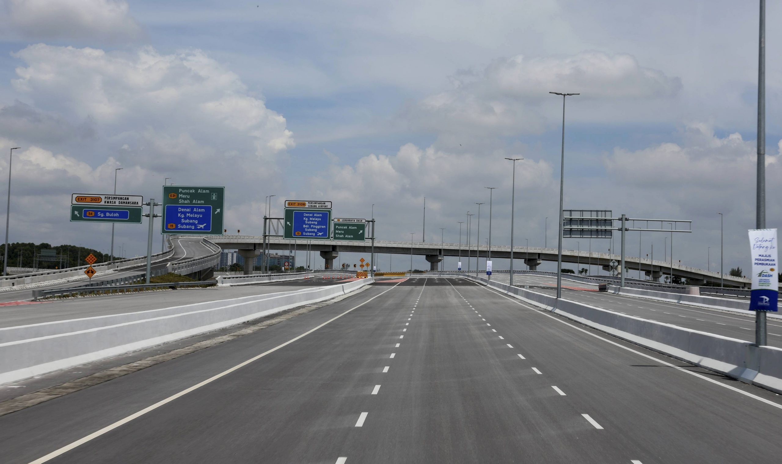 封面副文∕看守首相∕6大道过路费调降