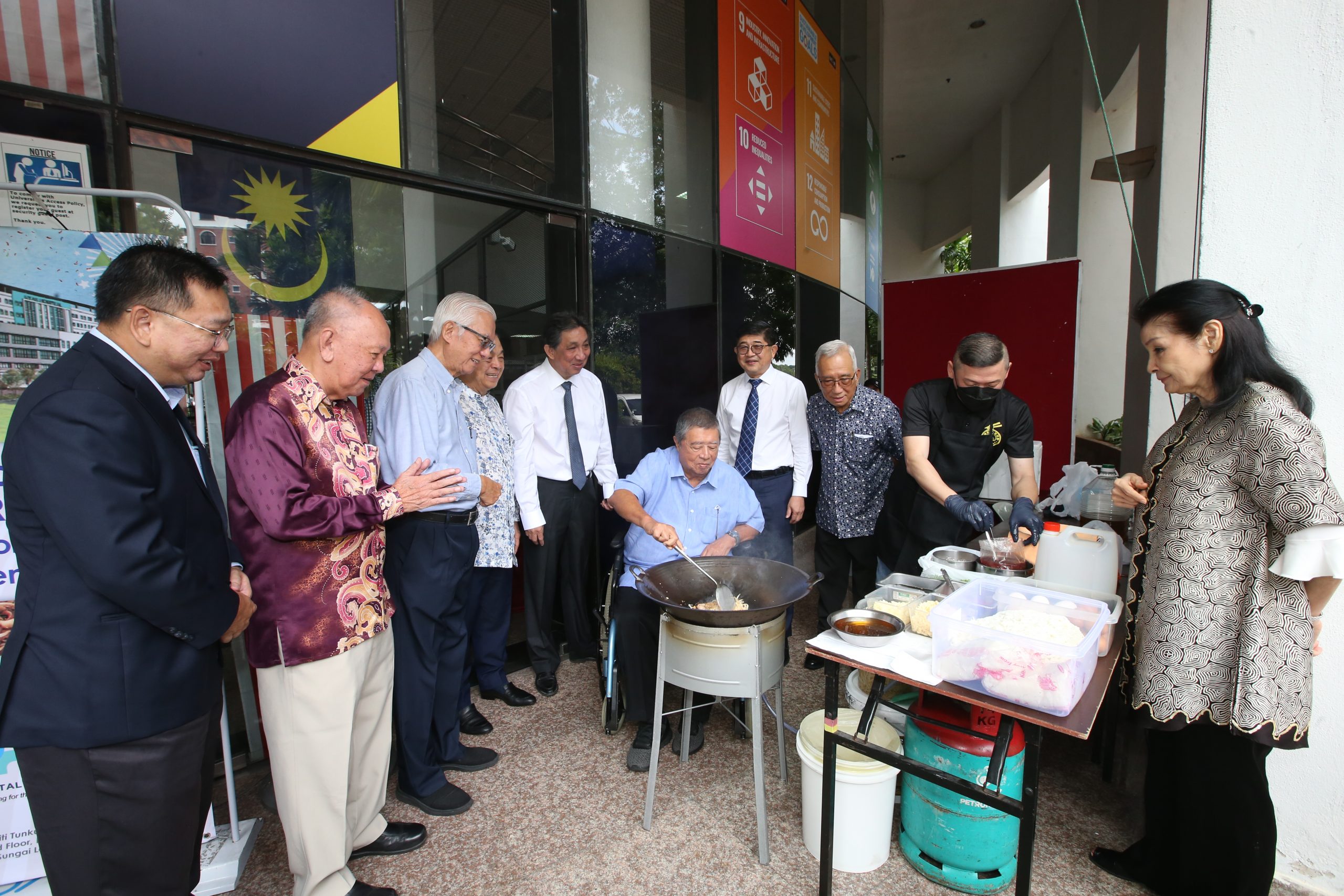 已上网∕林良实再为优大医院下厨 一碟炒粿条最高筹2万