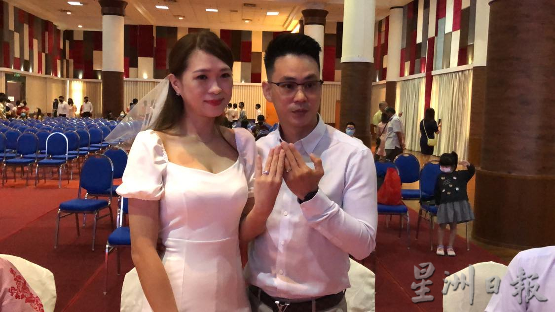 新山中华公会双十婚姻注册仪式,39对新人十全十美共结连理
