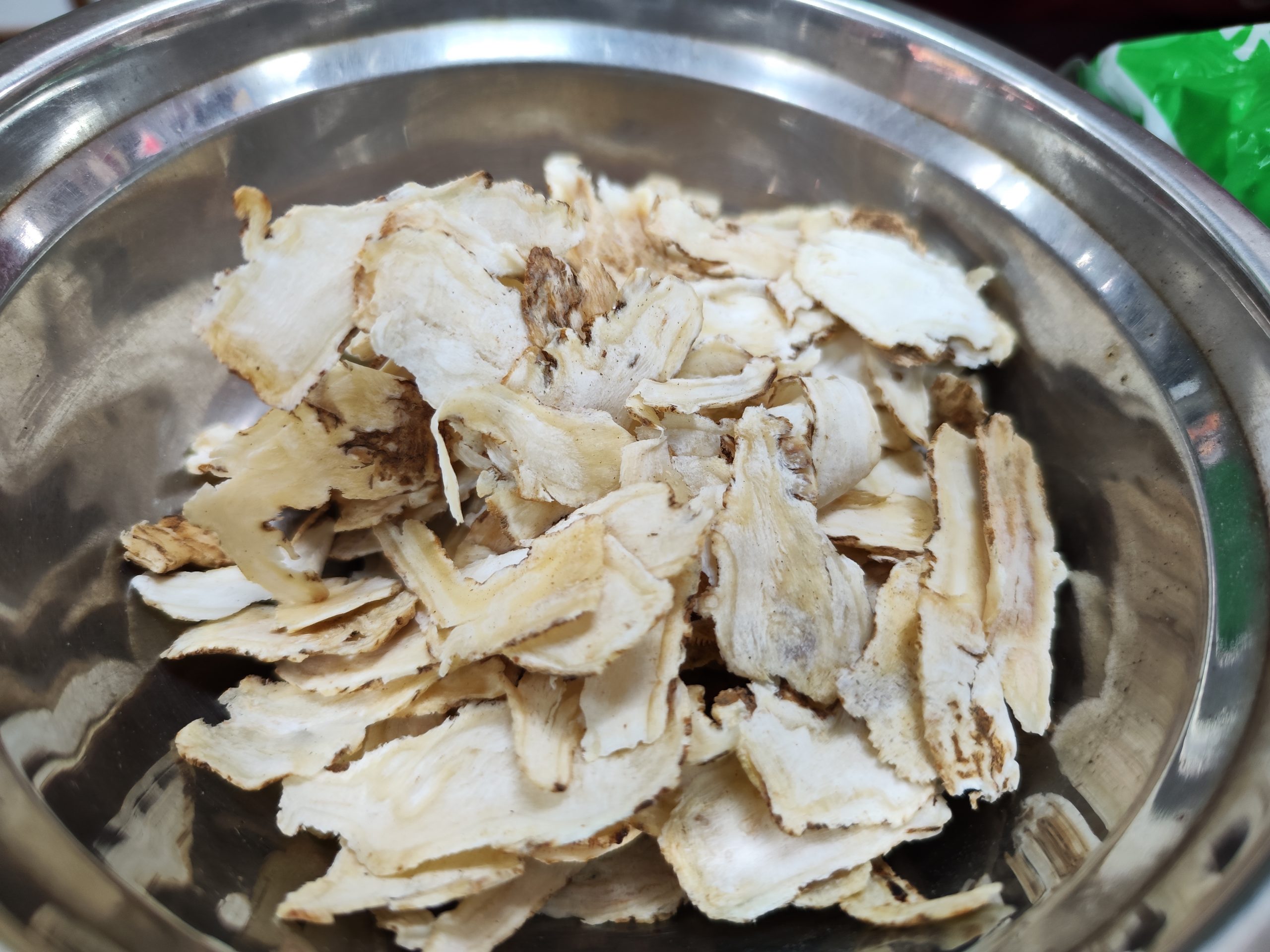 **已签发**柔：封底：【特稿】：受中国冠病清零、马币贬值等影响，进口中药持续飙涨