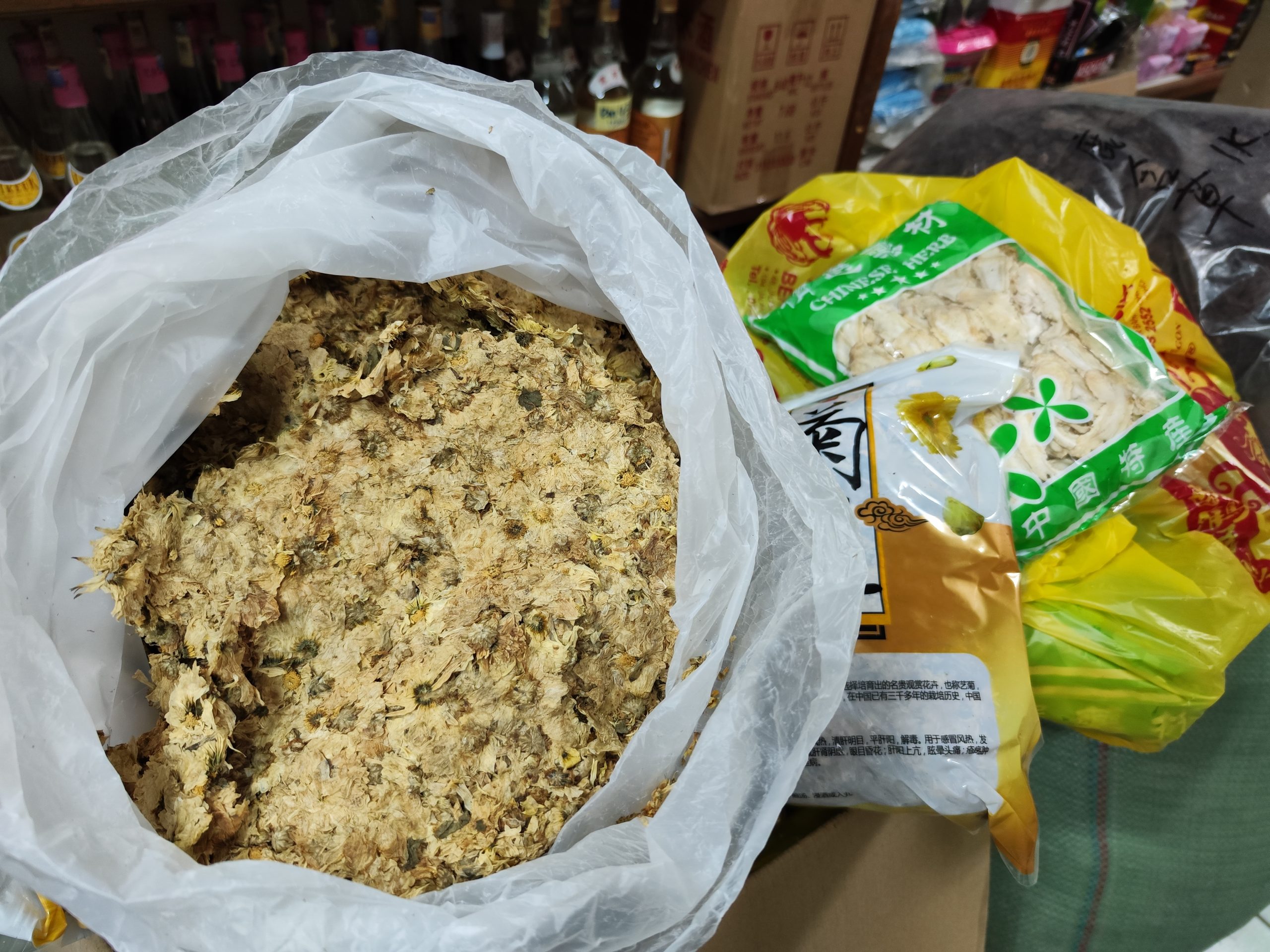 **已签发**柔：封底：【特稿】：受中国冠病清零、马币贬值等影响，进口中药持续飙涨