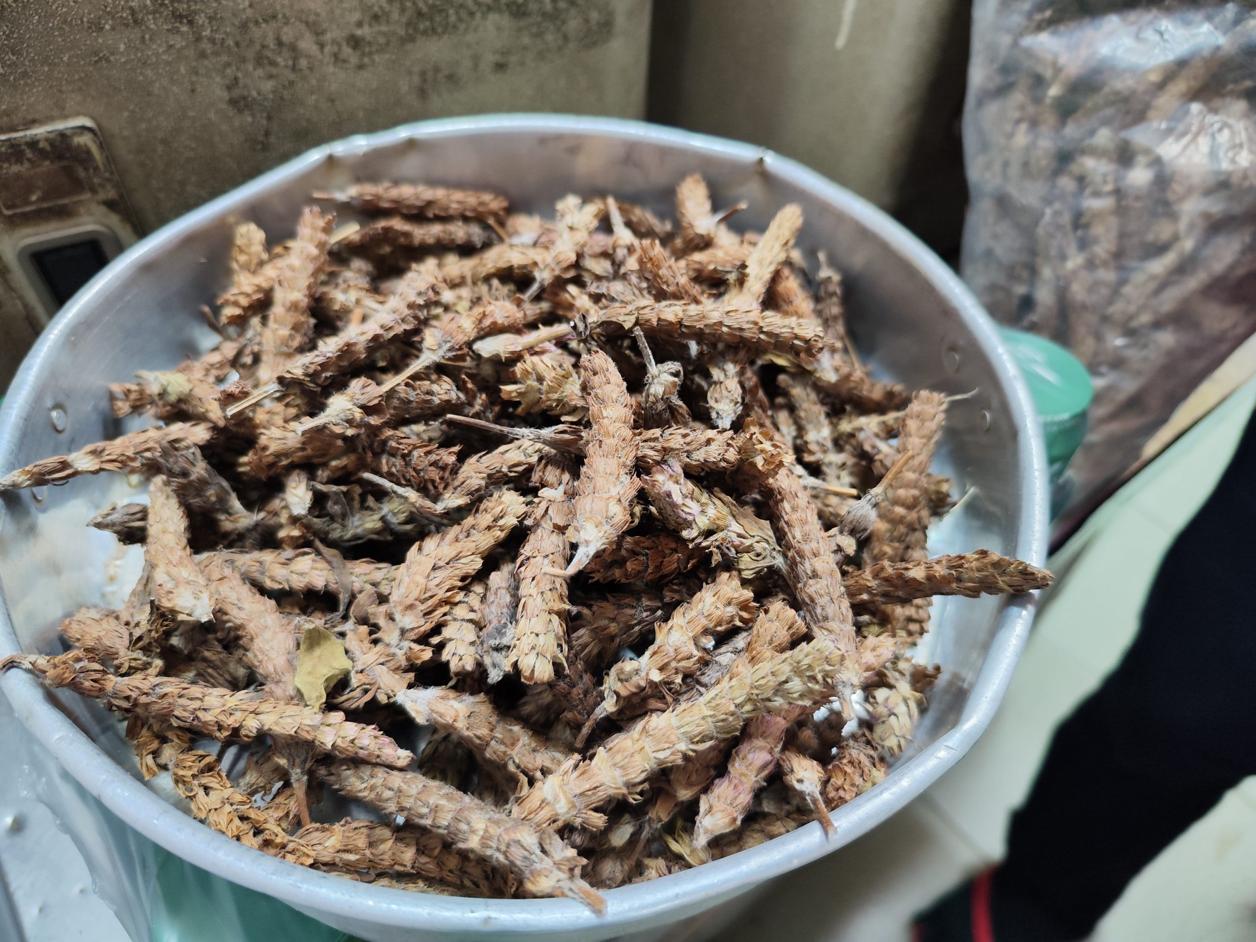 **已签发**柔：封底：【特稿】：受中国冠病清零、马币贬值等影响，进口中药持续飙涨