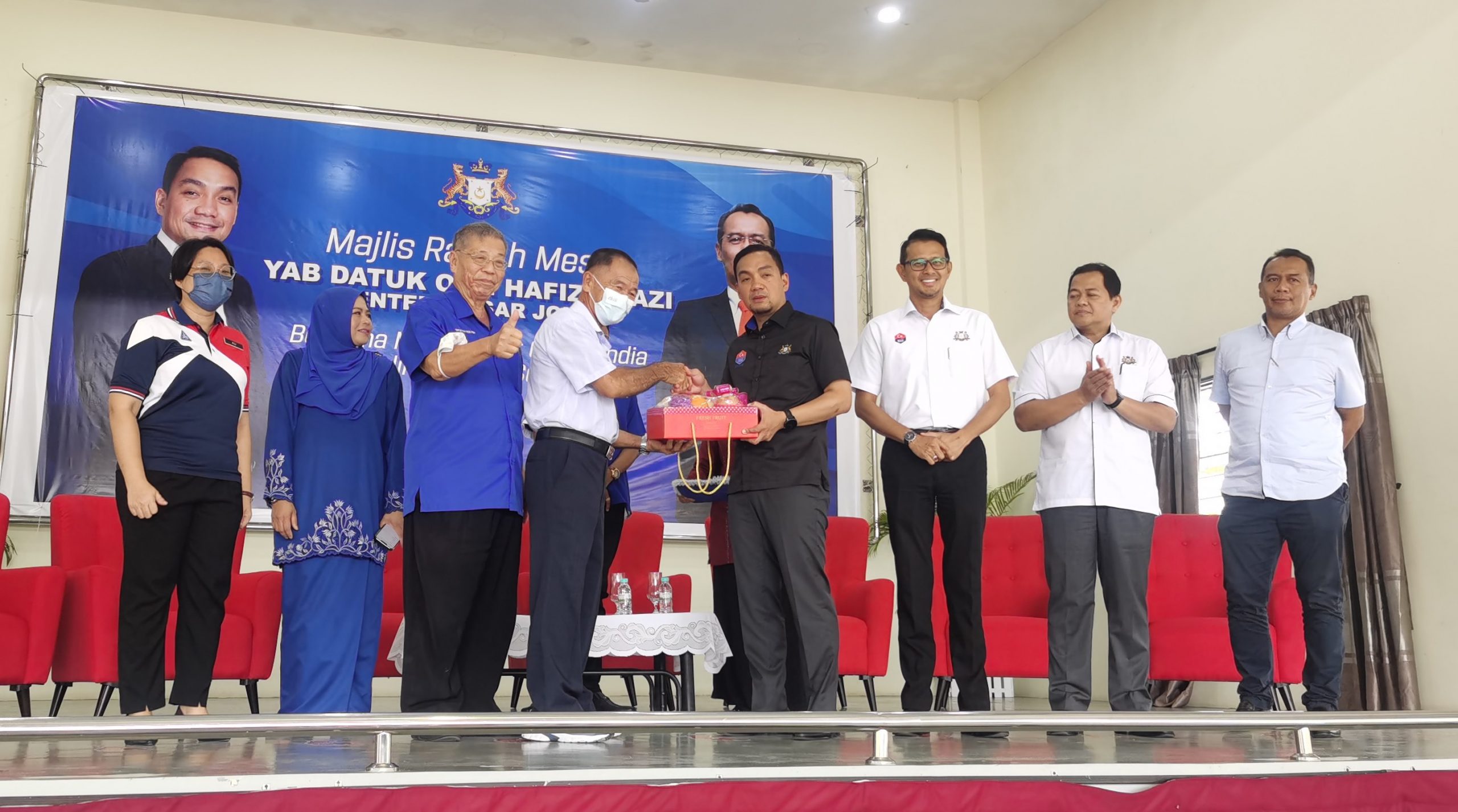 大臣与巴力士隆华印裔交流,拨52万给新村、华小、神庙