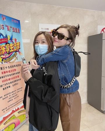 张文慈叹很久没买名牌袋  张柏芝二话不说豪送2个