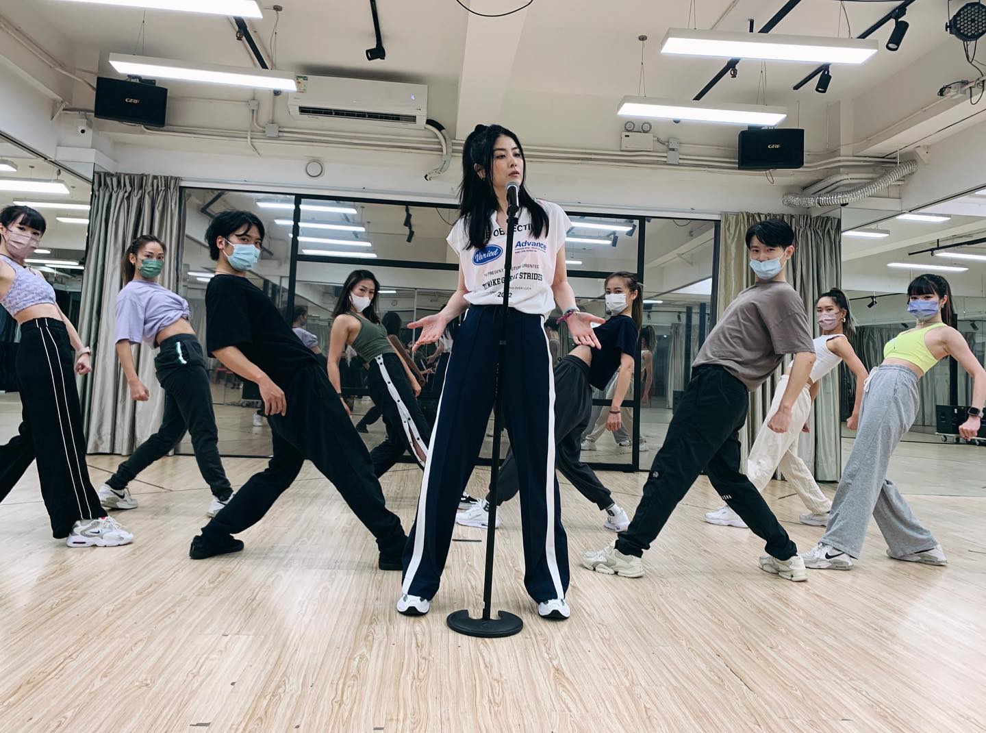 张松枝晒23年前MV旧照 陈慧琳自侃“我们吃了防腐剂”