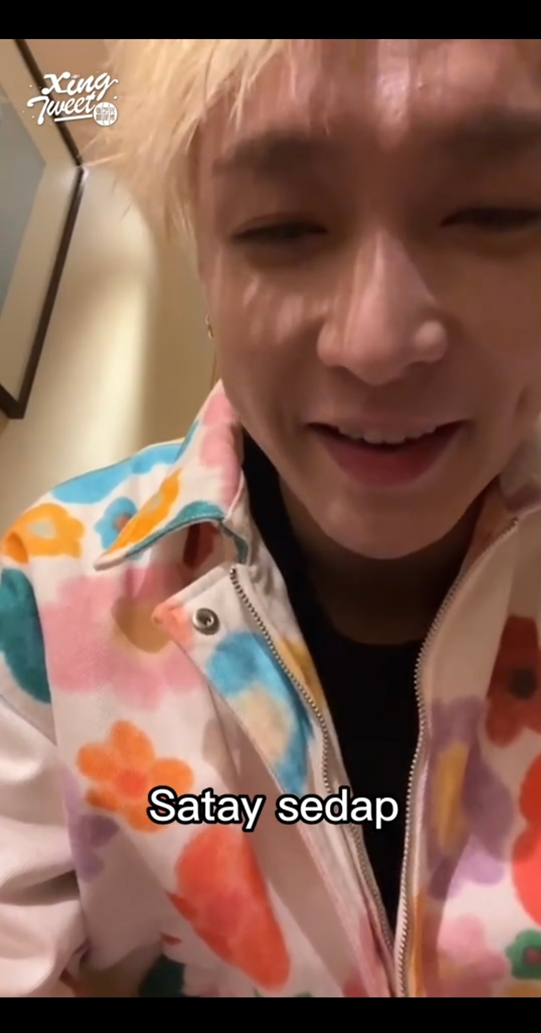 张艺兴脱衣露肌送福利   即兴High唱Satay Sedap