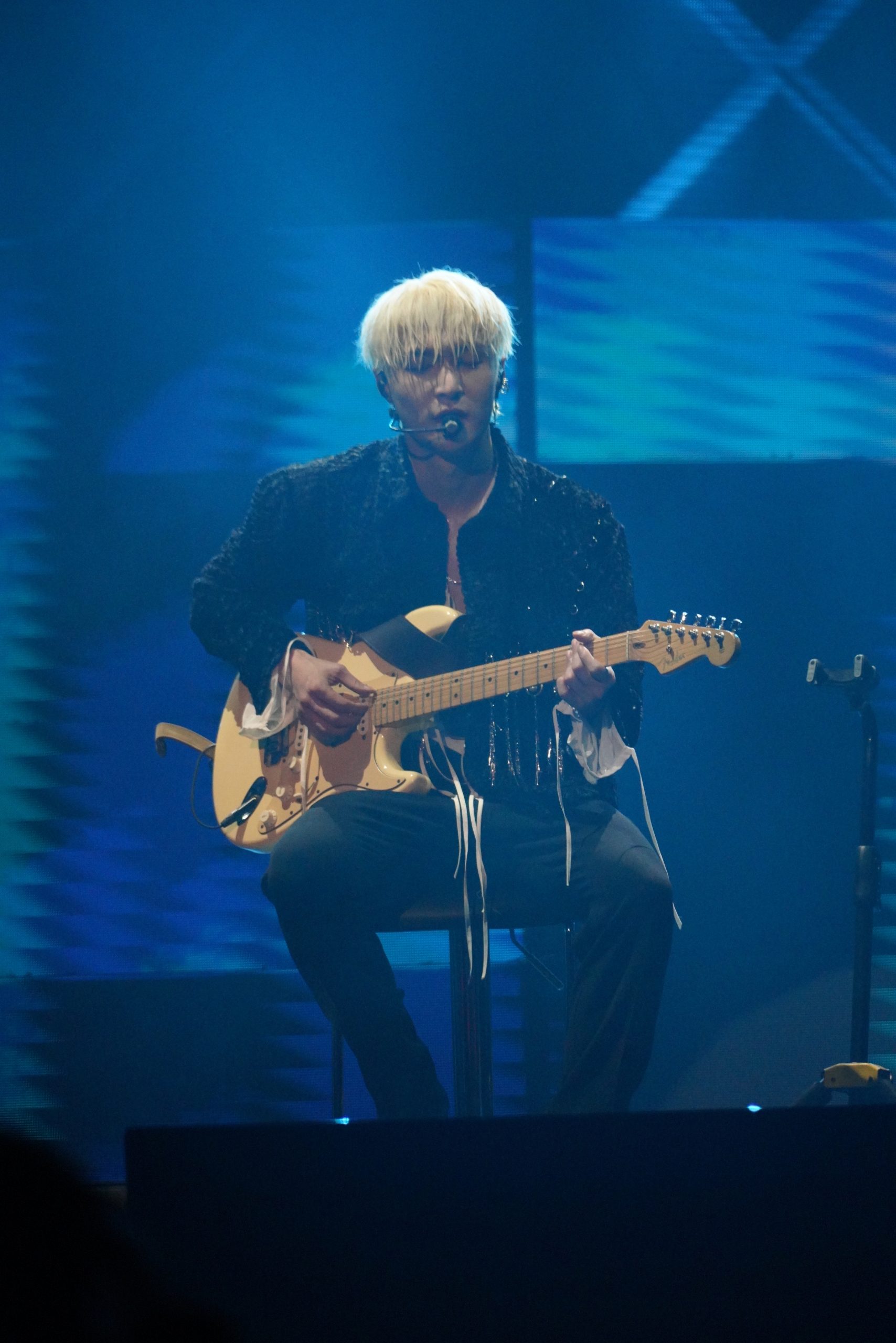 张艺兴脱衣露肌送福利   即兴High唱Satay Sedap