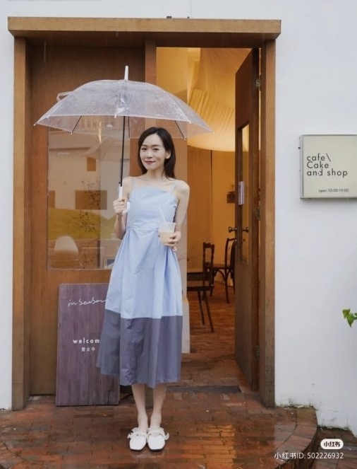 怀第3胎? 杨思琦松身裙飘孕味