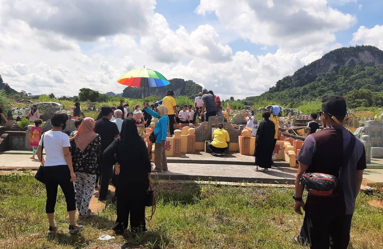 兄弟姐妹7人集齐五大宗教同一屋簷下