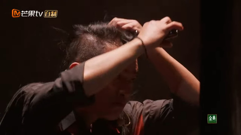 披荆斩棘2丨张智霖陈小春含泪剃头 网狠批过份煽情做作