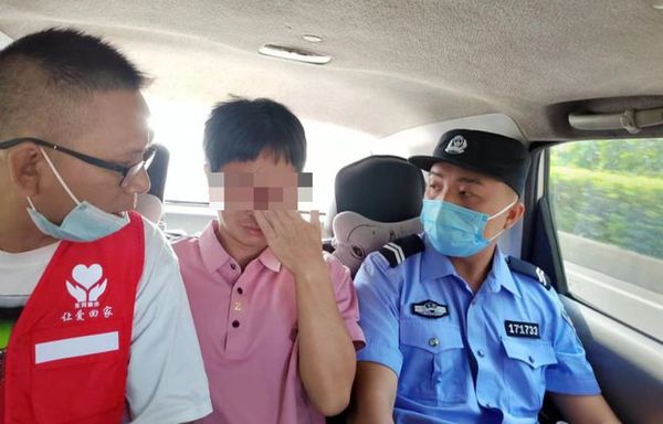 拚盘/沉迷游戏在外流浪20年靠捡破烂维生 他曾是家乡农村里第一位大学生