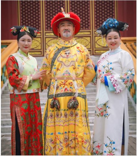 拼盘 16位退休阿姨圆“娘娘”梦 横店翻拍《甄嬛传》爆红获逾百万观看