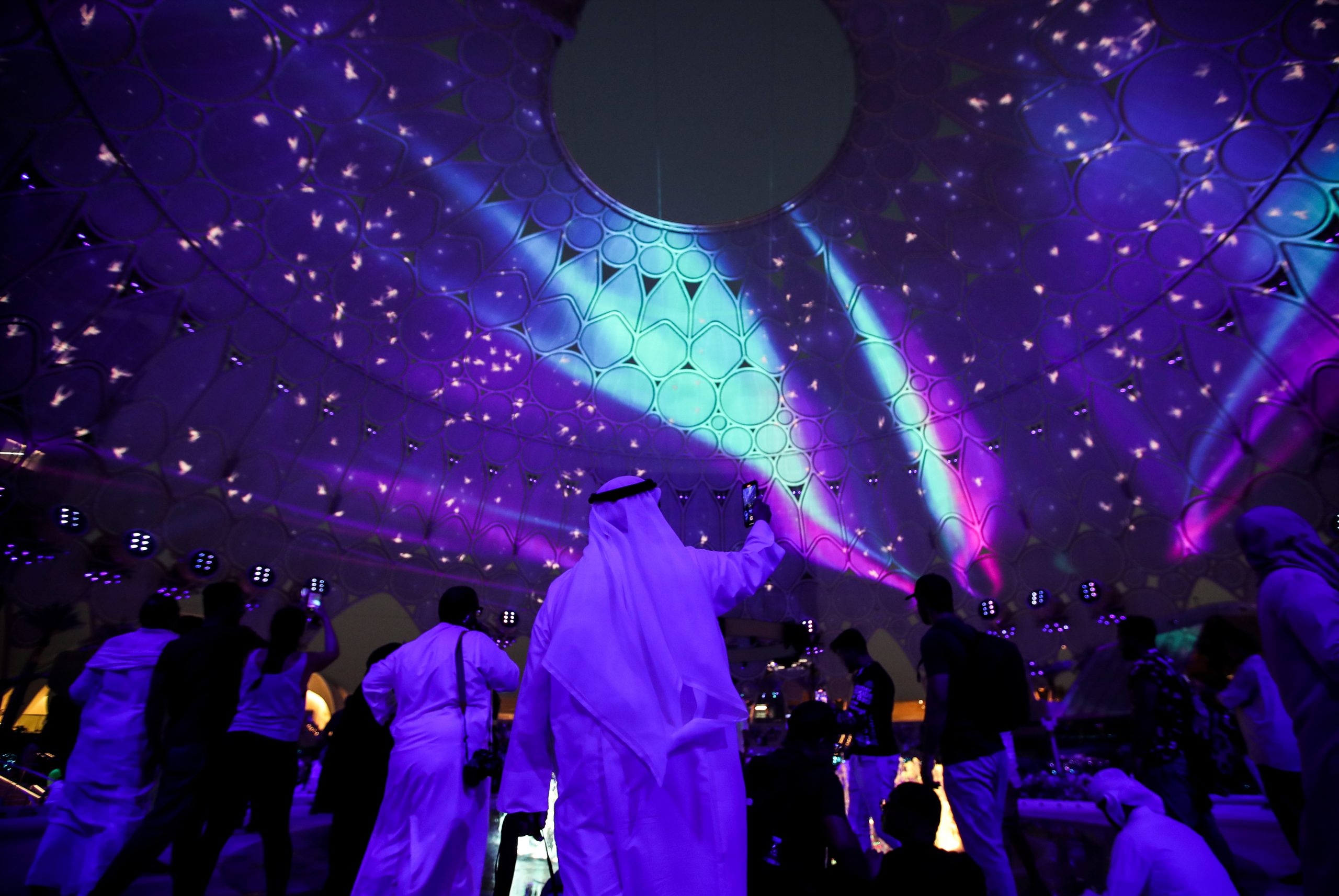 拼盘  阿联酋最新科技尝试  在元宇宙启动虚拟总部