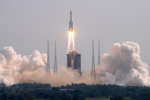 拼盘 新配图/中国太空站“梦天”实验舱成功发射