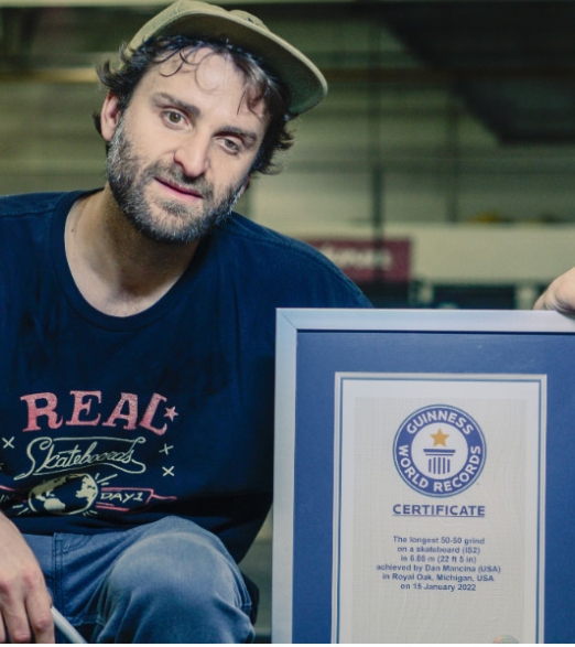 拼盘／失明男热衷滑板　挑战花式滑行创世绩