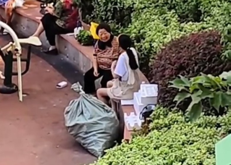 拼盘/少女拾垃圾保护环境 获父亲大力支持