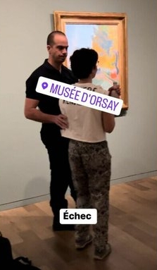 拼盘/德国环保人士黏在恐龙骨架下抗议 巴黎奥塞博物馆也传画作遇袭