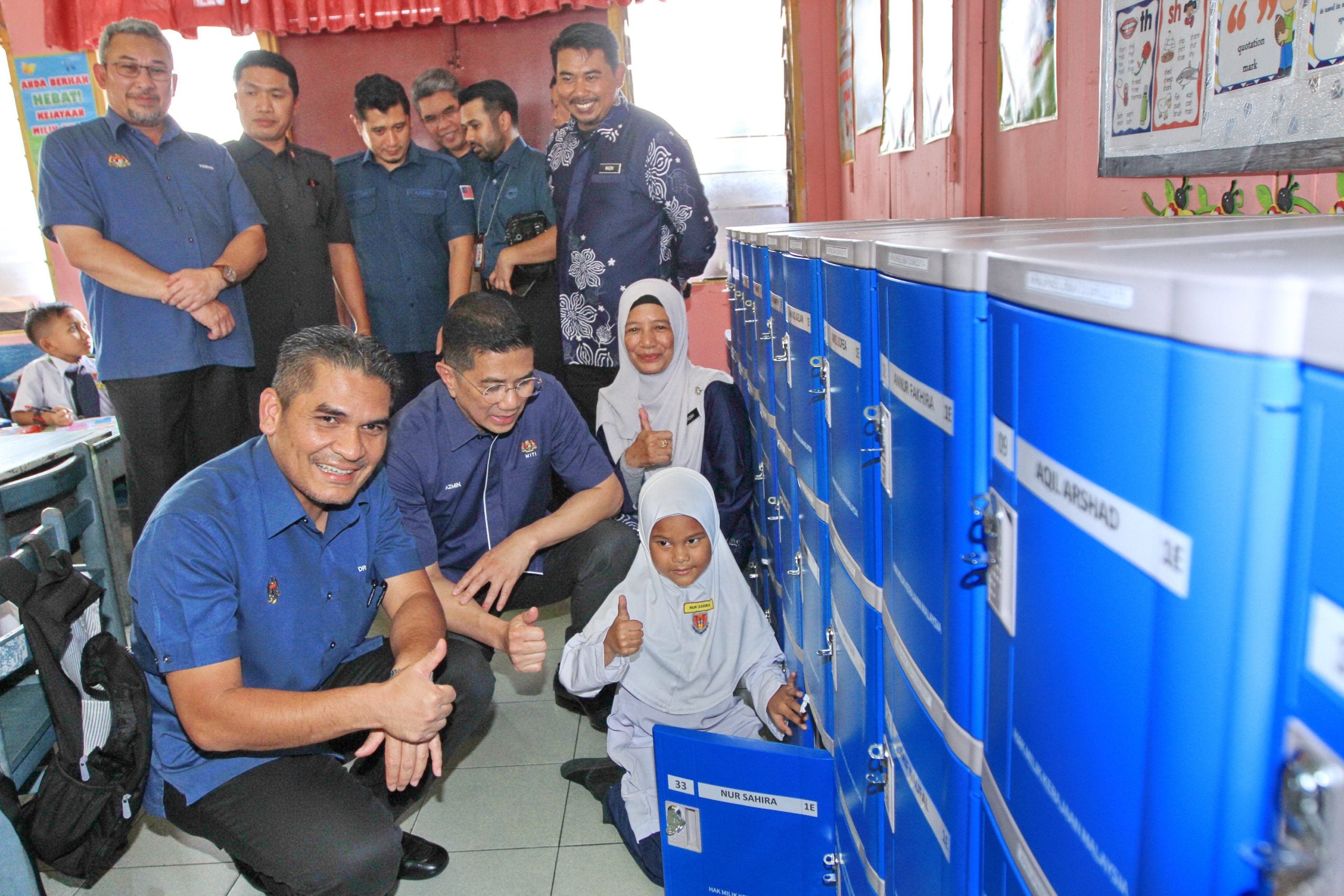 教育部长出席“安装储物柜首阶段计划”推介礼(1/2)