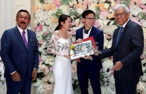  新人布城注册结婚  VIP竟是见证人！P