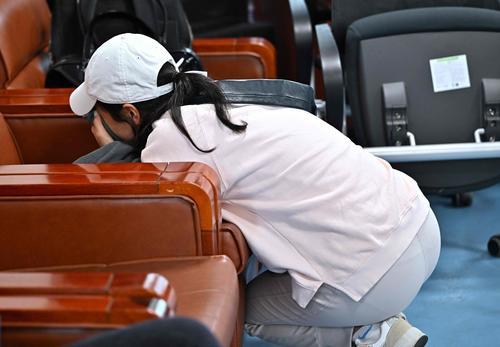 新图)“妈给我钱”成遗言 母亲奔波寻女儿遗体