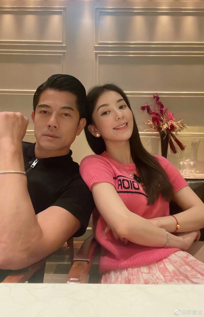 方媛误发私密视频 鼻子歪斜再惹整疑云