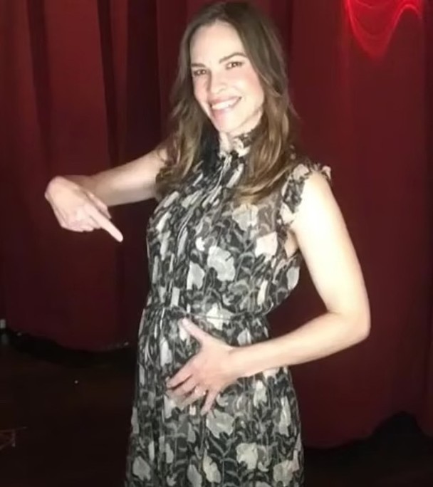 明年4月当妈妈  48岁希拉莉怀双胞胎